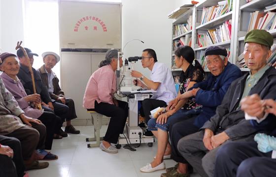 德昌县中医医院贫困白内障复明手术项目筛查活动